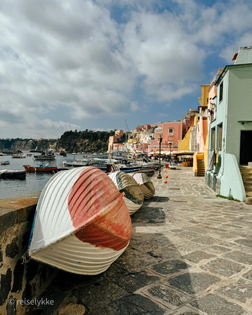 Båt i havnen Marina Corricella, Procida