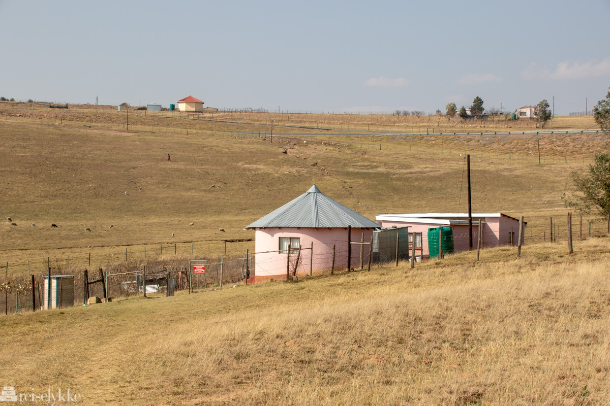 tradisjonsrikt hus i Qunu, Sør-Afrika