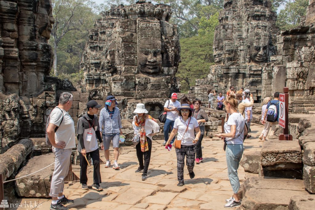 Turister ved Angkor Thom